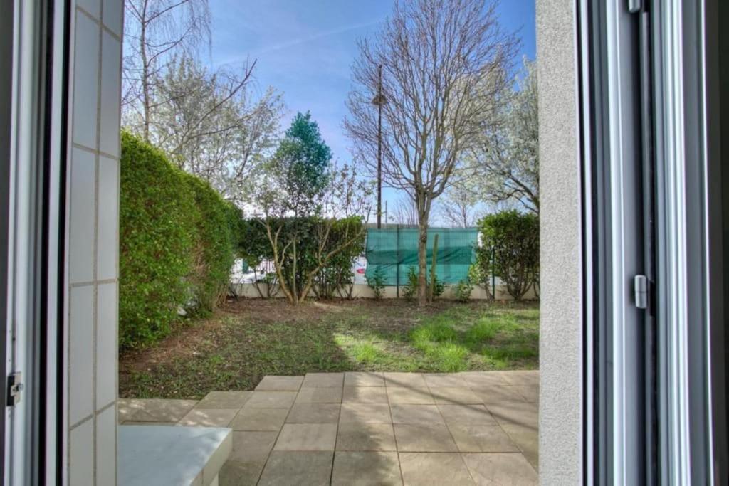 Studio Spacieux Avec Terrasse Et Parking Viry-Chatillon Exterior photo