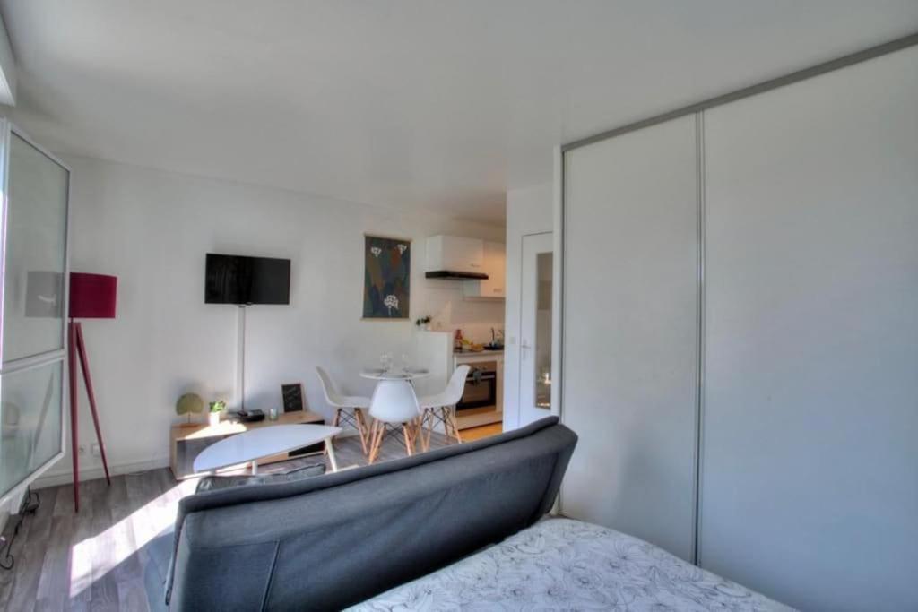 Studio Spacieux Avec Terrasse Et Parking Viry-Chatillon Exterior photo