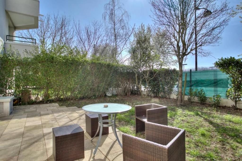 Studio Spacieux Avec Terrasse Et Parking Viry-Chatillon Exterior photo