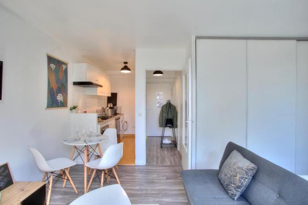 Studio Spacieux Avec Terrasse Et Parking Viry-Chatillon Exterior photo