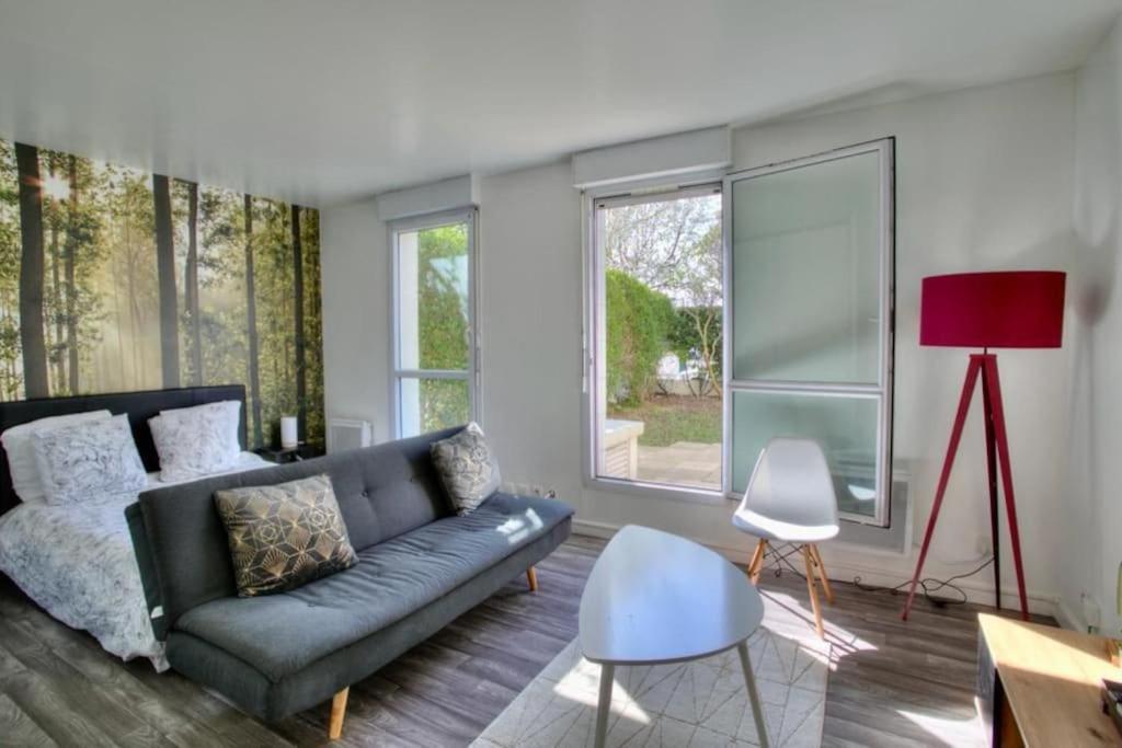 Studio Spacieux Avec Terrasse Et Parking Viry-Chatillon Exterior photo