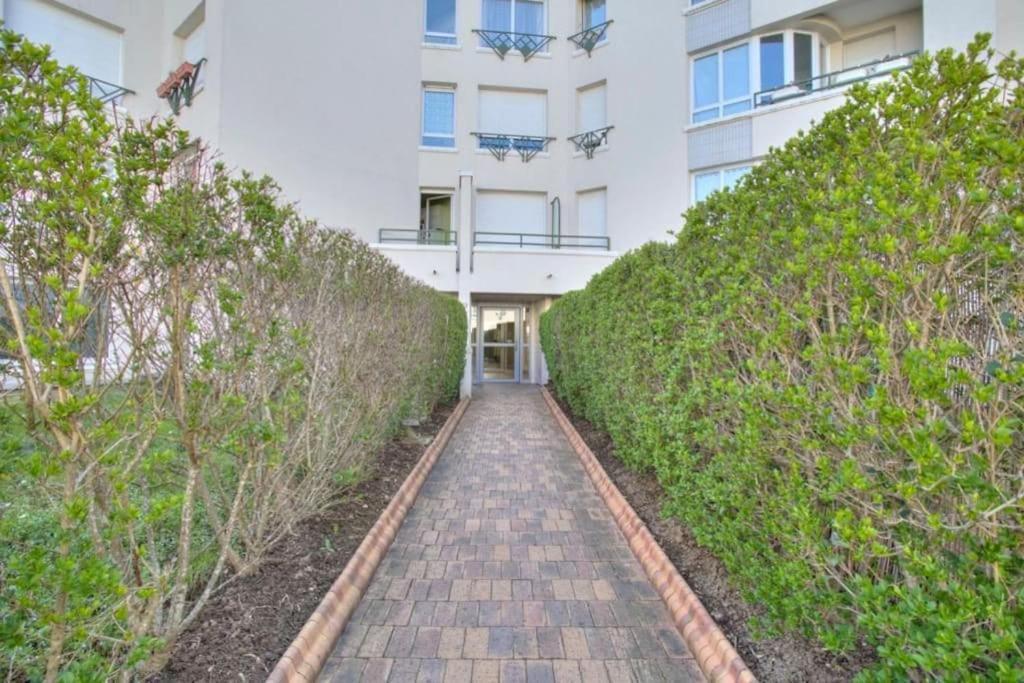 Studio Spacieux Avec Terrasse Et Parking Viry-Chatillon Exterior photo