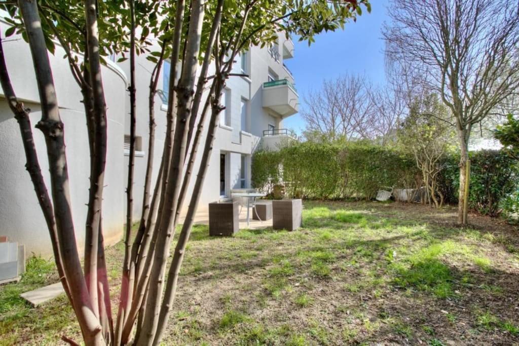 Studio Spacieux Avec Terrasse Et Parking Viry-Chatillon Exterior photo